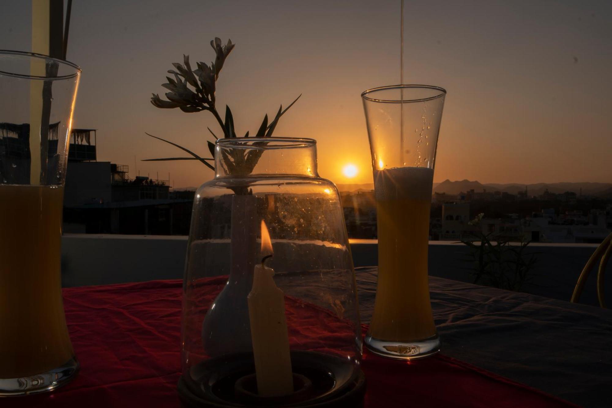 Dera Pichola- A Lake Facing Boutique Hotel Udaipur Esterno foto