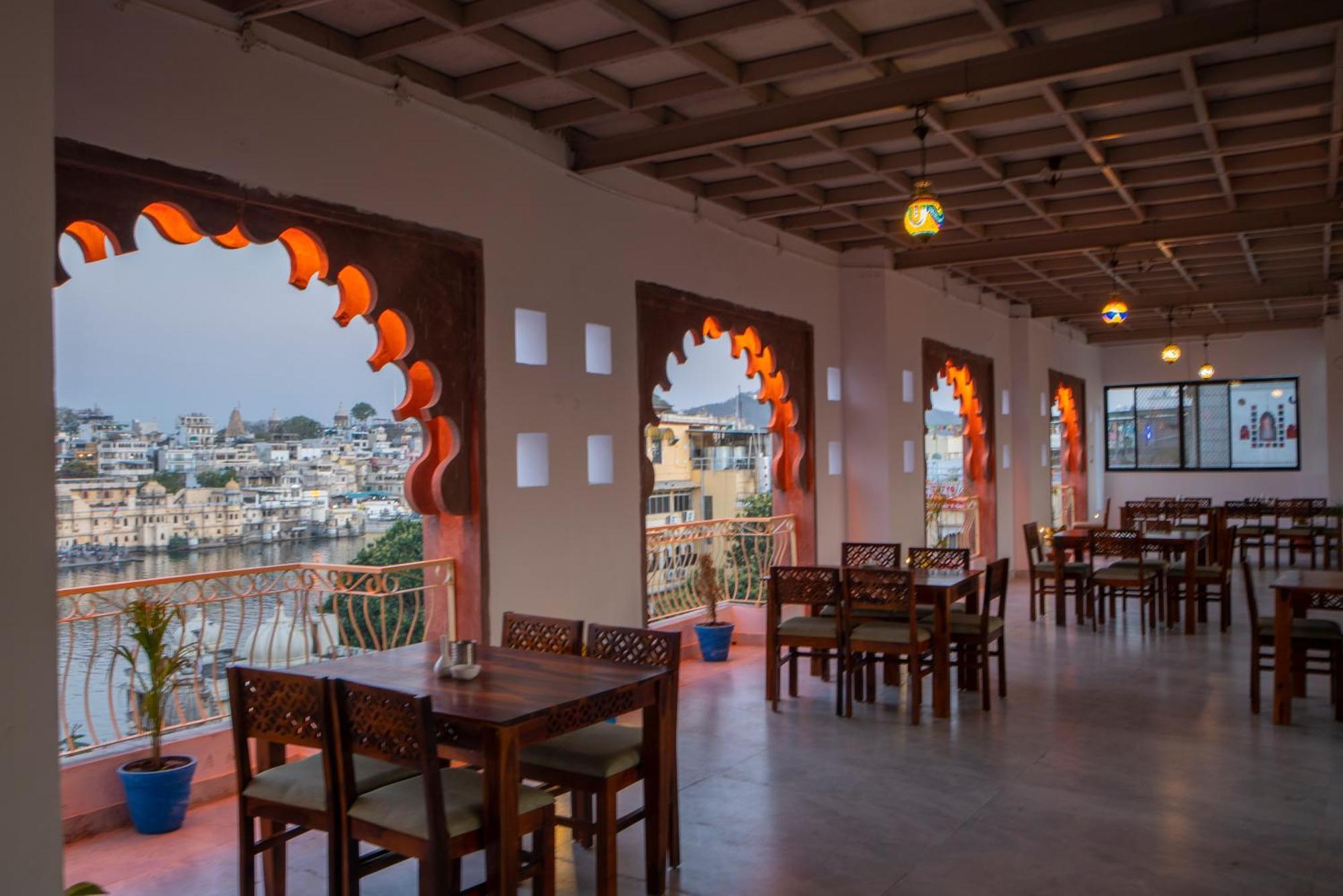 Dera Pichola- A Lake Facing Boutique Hotel Udaipur Esterno foto