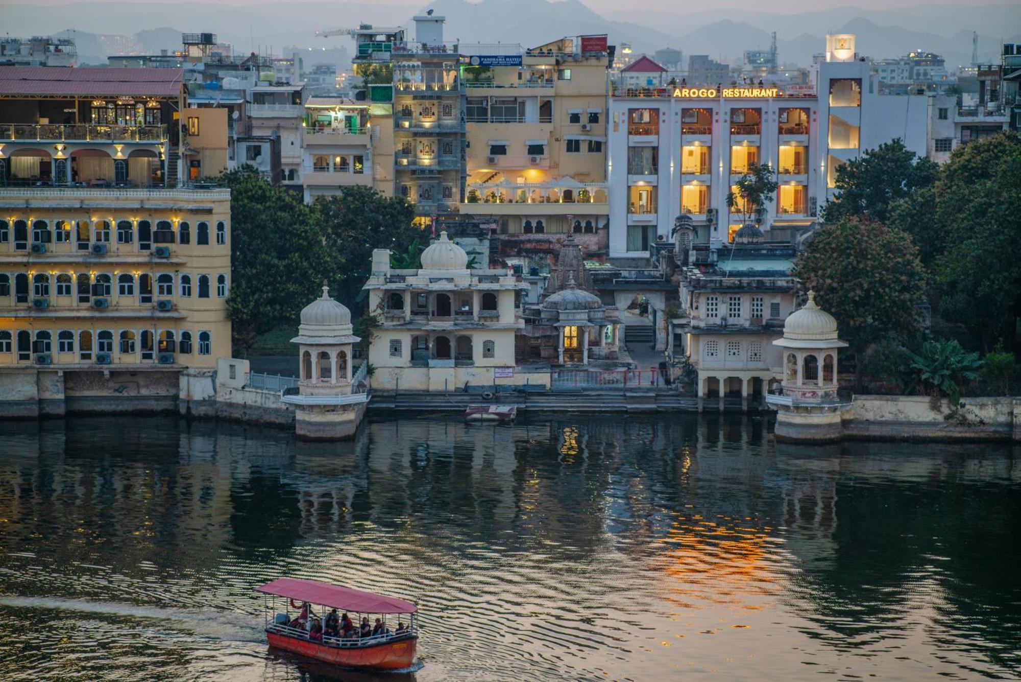 Dera Pichola- A Lake Facing Boutique Hotel Udaipur Esterno foto