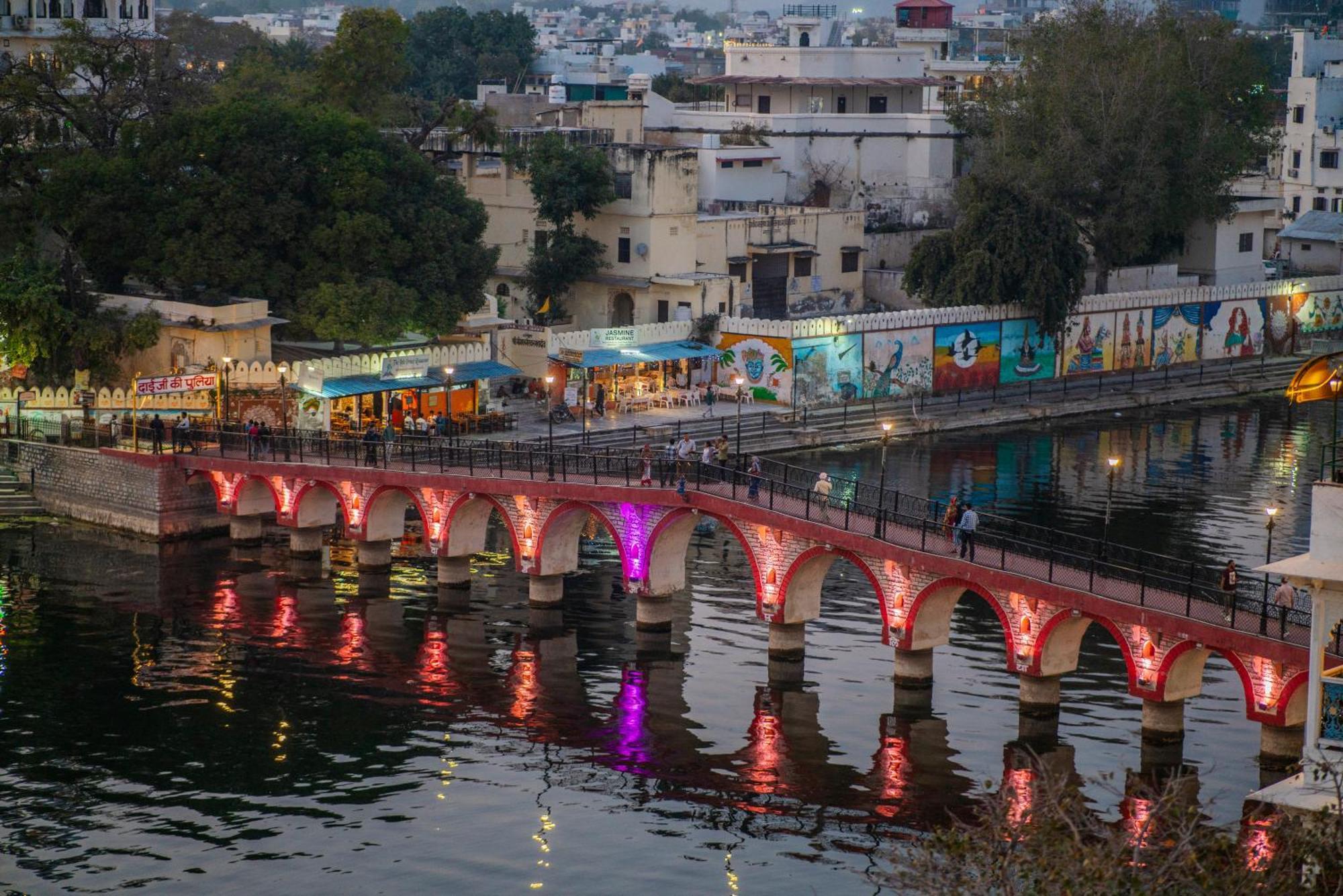 Dera Pichola- A Lake Facing Boutique Hotel Udaipur Esterno foto