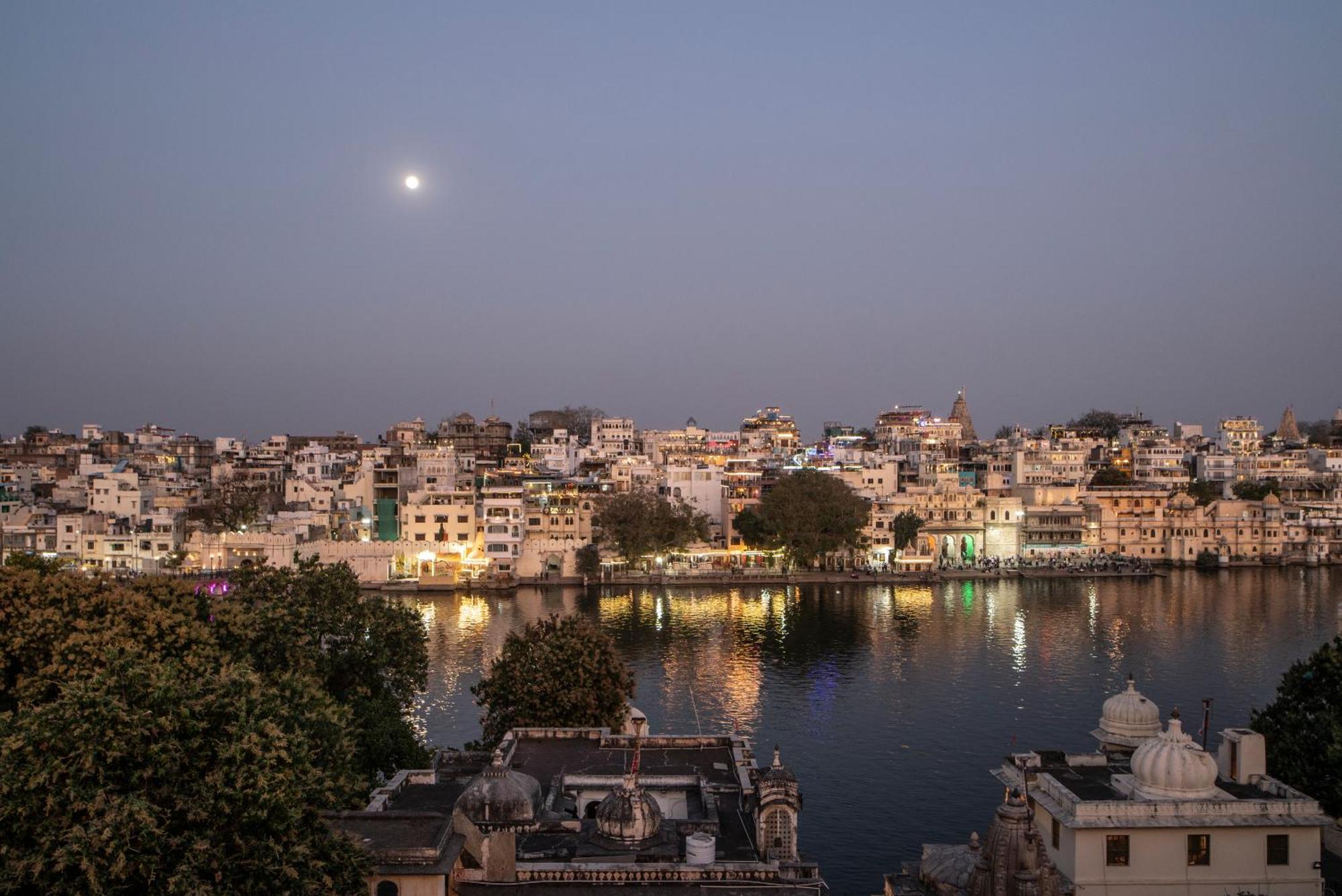 Dera Pichola- A Lake Facing Boutique Hotel Udaipur Esterno foto