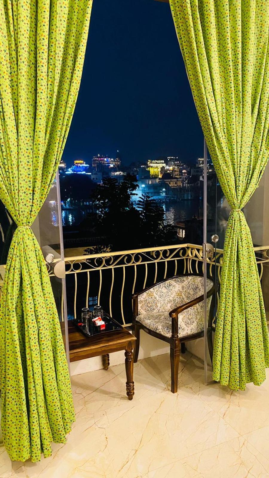 Dera Pichola- A Lake Facing Boutique Hotel Udaipur Esterno foto